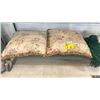 Image 2 : SOFA CUSHIONS 20" X 20" WITH 2 THROW BLANKETS