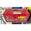 Image 2 : 18" METAL TOOLBOX WITH CONTENTS