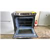 Image 2 : FRIGIDAIRE STAINLESS STEEL ELECTRIC STOVE WITH CONVECTION OVEN (INTERIOR GLASS CRACKED)
