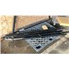 Image 3 : BACK RACK WITH SIDE RAILS FOR FORD F50 2004