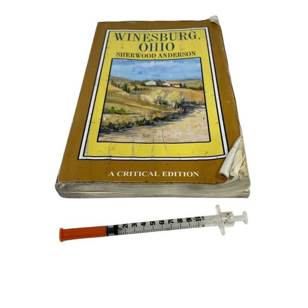 Fear the Walking Dead (2015–2023) - Nick (Frank Dillane) Book and Syringe