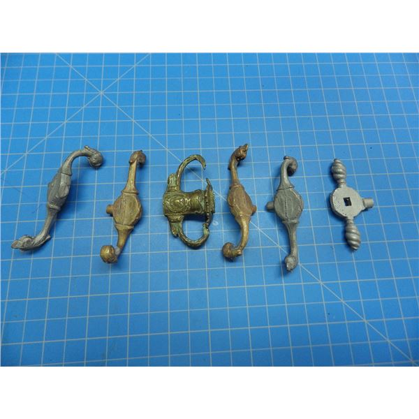 5 Rifle Shoppe castings for dagger crossguards plus original crossguard with damage