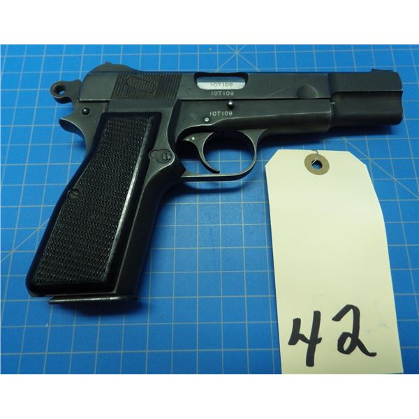 RESTRICTED ** BROWNING -FN MK.I *, INGLIS CANADA, 9mm H.P.,SEMI AUTOMATIC PISTOL, SERIAL # 10T109