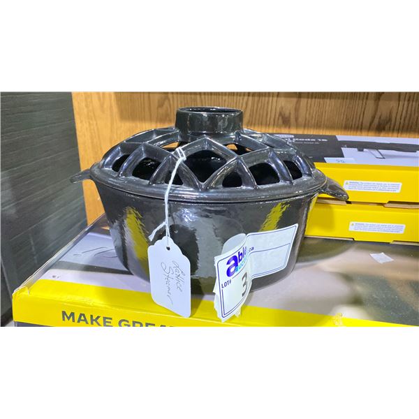 BLACK CAST IRON LATTICE STEAMER