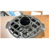 Image 2 : BLACK CAST IRON LATTICE STEAMER