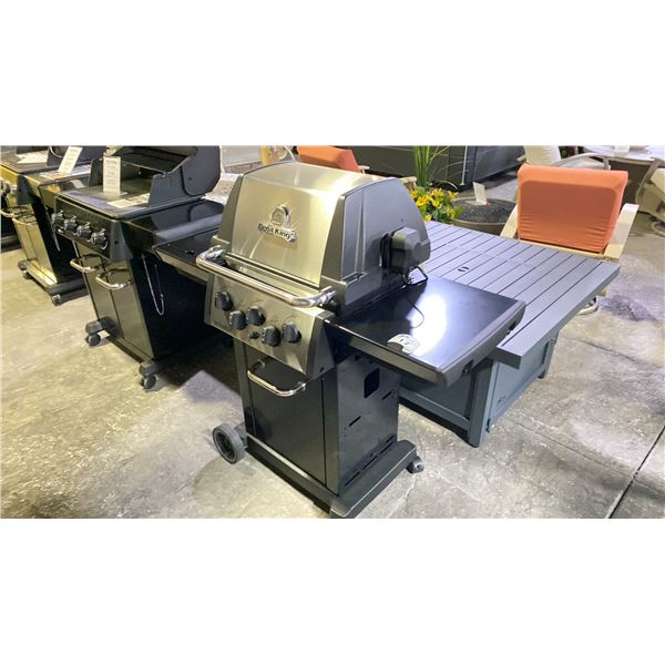 MONARCH BROIL KING 390 LP. STAINLESS STEEL DUAL TUBE BURNER. 520 SQ IN TOTAL COOKING AREA. 30,000