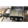 Image 3 : CROWN 320 NG BROIL KING BBQ. STAINLESS STEEL BURNERS. 33,000 BTU, STAINLESS STEEL COOKING GRIDS,
