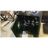 Image 4 : CROWN 320 NG BROIL KING BBQ. STAINLESS STEEL BURNERS. 33,000 BTU, STAINLESS STEEL COOKING GRIDS,