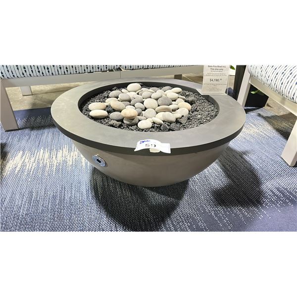 BOLA FIRE BOWL NATURAL GAS TABLE . NON ELECTRONIC IGNITION. SMOOTH GREY CONCRETE WITH STONES. 20"
