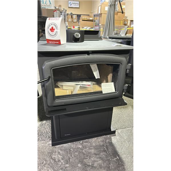 REGENCY WOOD STOVE MODEL F2500M-1 WITH CATALYTIC COMBUSTOR. WITH PEDESTAL AND TRADITIONAL DOOR.