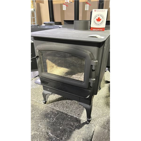 REGENCY WOOD STOVE MODEL F2450 WITH BLACK LEGS AND TRADITIONAL DOOR. EMISSIONS 2.3 G/HR, 78%
