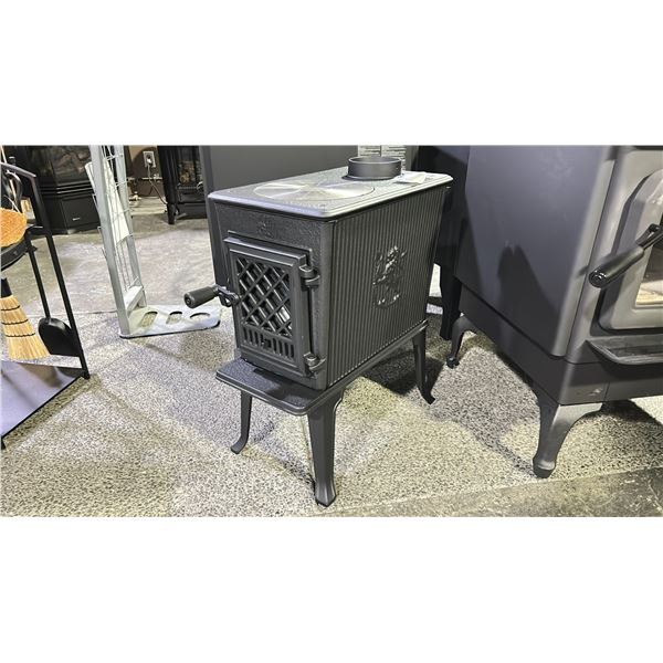 JOTUL WOOD STOVE MODEL F 602 V3. THE WORLD'S MOST POPULAR WOODSTOVE. FEATURES FRONT LOADING
