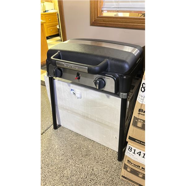 BROIL KING PORTA STOVE 220. CAST IRON WIND-PROOF BURNERS, TOTAL COOKING AREA 284 SW IN, 17,000 BUT,