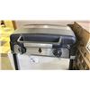Image 2 : BROIL KING PORTA STOVE 220. CAST IRON WIND-PROOF BURNERS, TOTAL COOKING AREA 284 SW IN, 17,000 BUT,