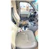 Image 9 : 2001 FORD E-350 2DR CUBE VAN, WHITE, VIN 1FDWE35F01HA46937