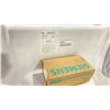 Image 6 : HOTSPRING PORTABLE SPA ARIA HOT TUB. ALPINE WHITE/CHARCOAL CABINET. FRESHWATER IQ WATER CARE AND
