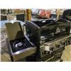 Image 5 : BROIL KING BARON 590 PRO LP PROPANE BBQ. ALL STAINLESS STEEL TUBE BURNERS, 45,000 BTU MAIN BURNER,