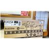 Image 2 : BROIL KING GEM 310  PROPANE BBQ. 24,000 BTU, 3 STAINLESS STEEL BURNERS, 294 SQ IN TOTAL COOKING