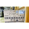Image 3 : BROIL KING GEM 310  PROPANE BBQ. 24,000 BTU, 3 STAINLESS STEEL BURNERS, 294 SQ IN TOTAL COOKING