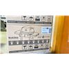 Image 4 : BROIL KING GEM 310  PROPANE BBQ. 24,000 BTU, 3 STAINLESS STEEL BURNERS, 294 SQ IN TOTAL COOKING