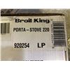 Image 3 : BROIL KING PORTA-STOVE 220. CAST IRON WIND-PROOF BURNERS, 284 SQ IN COOKING AREA, 17,000 BTU,