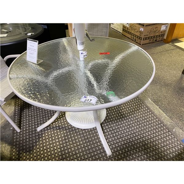 TELESCOPE CASUAL GARDENELLA 48" GLASS TOP TABLE. POWDER COATED ALUMINUM FRAME