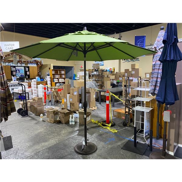 TREASURE GARDEN 9' OCTAGONAL UMBRELLA WITH AUTO TILT AND WEIGHTED BASE. BRONZE FRAME/KIWI FABRIC