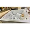 Image 4 : HOTSPRING PORTABLE SPAS LIMELIGHT FLAIR. ICE GREY/COASTAL CREY CABINET. FRESHWATER IQ WATER CARE