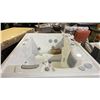 Image 2 : HOTSPRING PORTABLE SPAS JETSETTER. ALPINE WHITE ACRYLIC/BLACKWOOD CABINET, FRESHWATER IQ WATER CARE