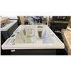 Image 3 : HOTSPRING PORTABLE SPAS JETSETTER. ALPINE WHITE ACRYLIC/BLACKWOOD CABINET, FRESHWATER IQ WATER CARE