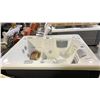 Image 4 : HOTSPRING PORTABLE SPAS JETSETTER. ALPINE WHITE ACRYLIC/BLACKWOOD CABINET, FRESHWATER IQ WATER CARE