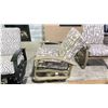 Image 4 : TELESCOPE CASUAL BELLE ISLE CUSHION SWIVEL ROCKER. COLOR CLIMBING VINES & BEACHWOOD FRAME. MARINE
