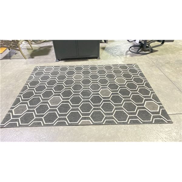 TREASURE GARDEN OUTDOOR RUG. FLAT WEAVE. 7'4"X5'3". GEO BLACK COLOR. UV PROOF, WEATHERPROOF