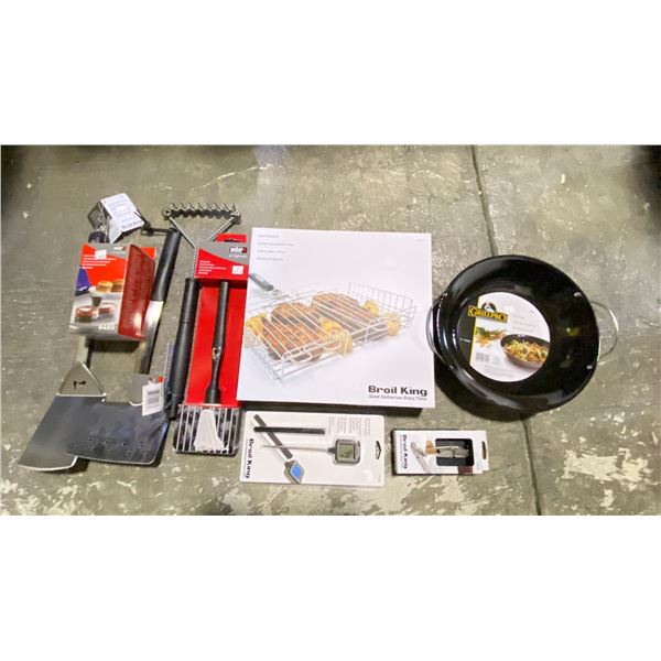 GROUP LOT BBQ ITEMS. GRILL WOK, CORKSCREW, GRILL BASKET, 2 LARGE FLIPPERS, CLEANING BRUSH, SLIDER