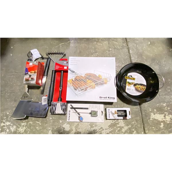 GROUP LOT BBQ ITEMS. GRILL WOK, CORKSCREW, GRILL BASKET, 2 LARGE FLIPPERS, CLEANING BRUSH, SLIDER