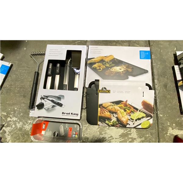 GROUP LOT TOOL SET, FLAT GRILL, CAST IRON GRIDDLE, DISPOSABLE PANS, CLEANING BRUSH