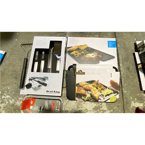 GROUP LOT TOOL SET, FLAT GRILL, CAST IRON GRIDDLE, DISPOSABLE PANS, CLEANING BRUSH