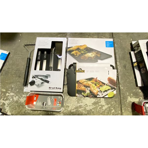 GROUP LOT TOOL SET, FLAT GRILL, CAST IRON GRIDDLE, DISPOSABLE PANS, CLEANING BRUSH