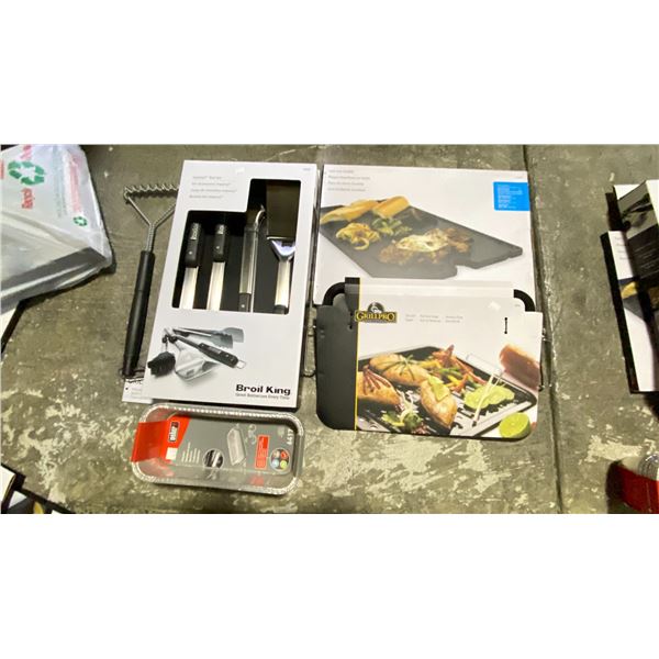 GROUP LOT TOOL SET, FLAT GRILL, CAST IRON GRIDDLE, DISPOSABLE PANS, CLEANING BRUSH