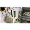 Image 2 : JOTUL GF 160 DV IPI CAST IRON GAS STOVE AS SHOWN IN LINEN ENAMEL, AND TRADITIONAL LOG SET. HEATS UP