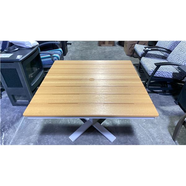 42" SQUARE RUSTIC POLYMER TABLE WITH WARM GREY FRAME FINISH IN TEAK RUSTIC PATTERN