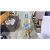 Image 3 : TELESCOPE WORLD-FAMOUS DIRECTOR CHAIR. BLUE FABRIC, WOOD FRAMED