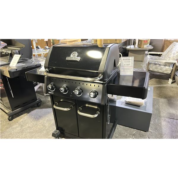 BROIL KING CROWN S490 PROPANE BBQ. ASSEMBLED. STAINLESS STEEL BURNERS 44,000 BTU, STAINLESS STEEL