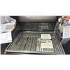 Image 2 : BROIL KING CROWN S490 PROPANE BBQ. ASSEMBLED. STAINLESS STEEL BURNERS 44,000 BTU, STAINLESS STEEL