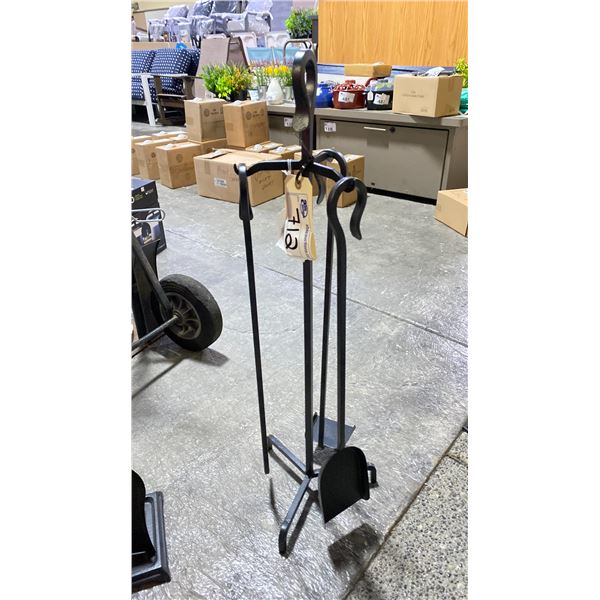 FIREPLACE TOOL SET LOOP