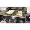 Image 3 : BROIL KING CROWN 420 NAT GAS BBQ. STAINLESS STEEL BURNERS 44,000 BTU, MULTI-POSITION PORCELAIN