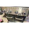 Image 4 : BROIL KING BARON 490 PRO NG BBQ. ALL STAINLESS STEEL TUBE BURNERS, 40,000 BTU MAIN BURNERS, 15,000