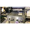 Image 3 : BROIL KING CROWN S490 LP PROPANE BBQ. STAINLESS STEEL BURNERS 44,000 BTU, STAINLESS STEEL SIDE