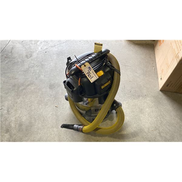 DEWALT 10 GALLON WET DRY SHOP VAC