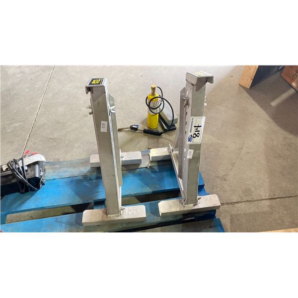 PAIR OF FALCON SCAFFOLD LADDER JACKS